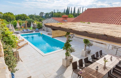 Mocici House | 300 m² House ∙ 5 bedrooms ∙ 12 guests