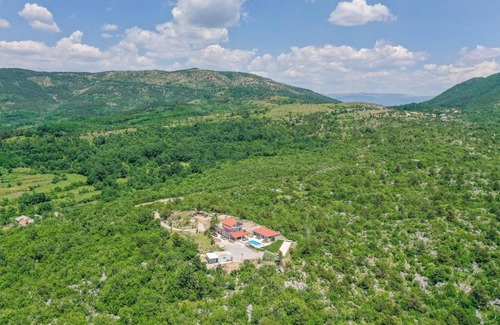 Neoric House | 300 m² House ∙ 6 bedrooms ∙ 16 guests