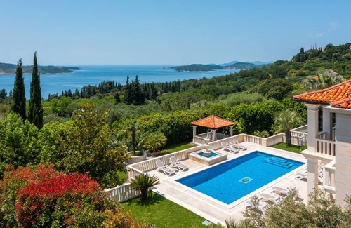Trsteno Villa | 300 m² Villa ∙ 6 bedrooms ∙ 12 guests