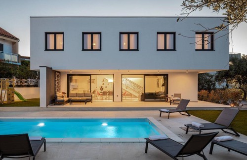 Murter House | 320 m² House ∙ 5 bedrooms ∙ 12 guests