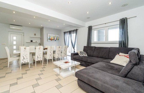 Janjina House | 320 m² House ∙ 6 bedrooms ∙ 12 guests