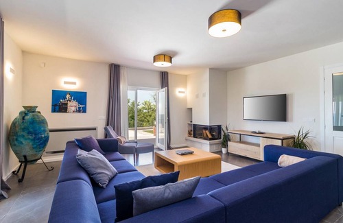 Oprtalj House | 320 m² House ∙ 4 bedrooms ∙ 8 guests