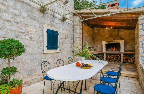 Trpanj House | 330 m² House ∙ 5 bedrooms ∙ 10 guests