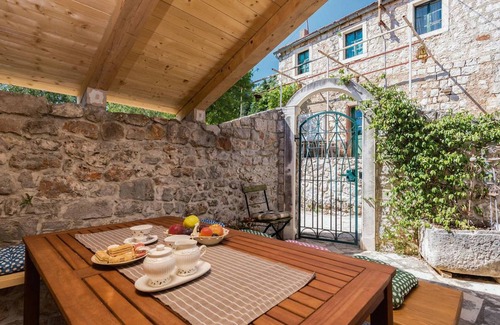 Trpanj House | 330 m² House ∙ 5 bedrooms ∙ 10 guests