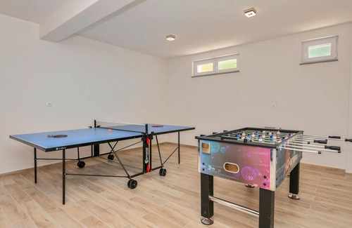 Donji Prolozac House | 350 m² House ∙ 5 bedrooms ∙ 10 guests