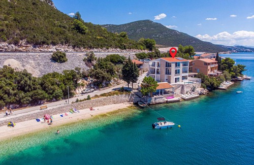 Klek House | 360 m² House ∙ 6 bedrooms ∙ 12 guests