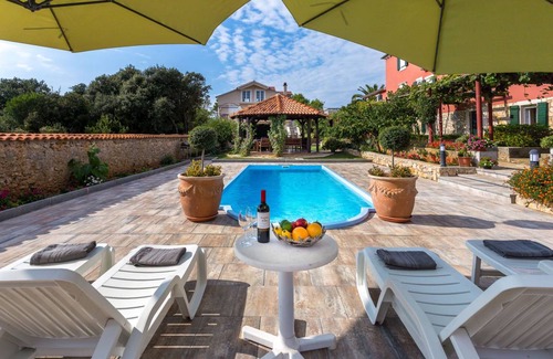 Ugljan Villa | 370 m² Villa ∙ 7 bedrooms ∙ 14 guests