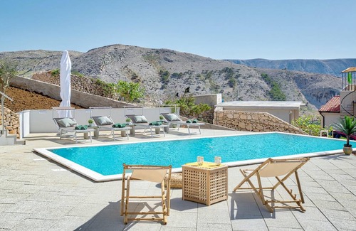 Metajna House | 375 m² House ∙ 4 bedrooms ∙ 10 guests
