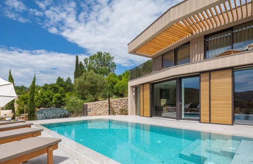 Rozat House | 380 m² House ∙ 3 bedrooms ∙ 8 guests