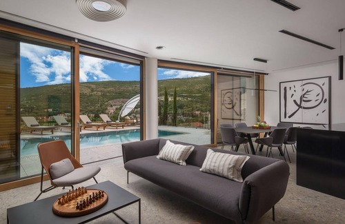 Rozat House | 380 m² House ∙ 3 bedrooms ∙ 8 guests