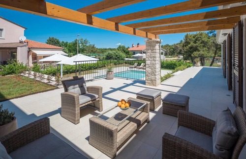 Murine House | 380 m² House ∙ 4 bedrooms ∙ 8 guests