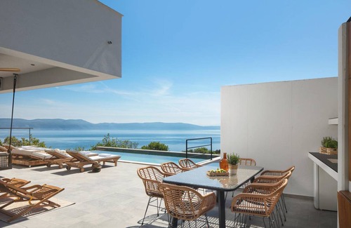 Crni House | 396 m² House ∙ 4 bedrooms ∙ 8 guests