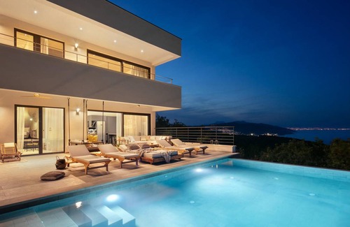 Crni House | 396 m² House ∙ 4 bedrooms ∙ 8 guests