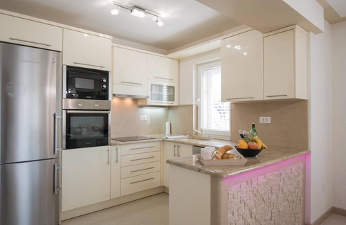 Donji Prolozac House | 4 bedroom accommodation in Prolozac