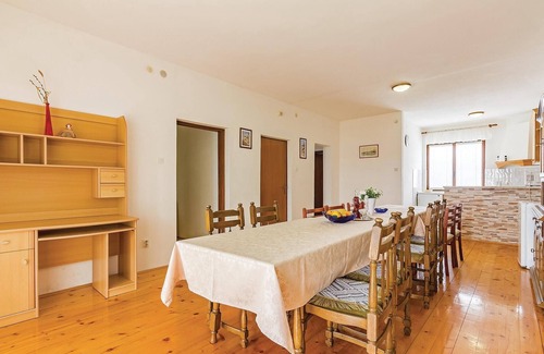 Stinjan Apartment | 4 bedroom lovely apartment in Stinjan