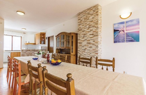 Stinjan Apartment | 4 bedroom lovely apartment in Stinjan