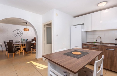 Milcetici House | 4 bedroom pet friendly home in Malinska