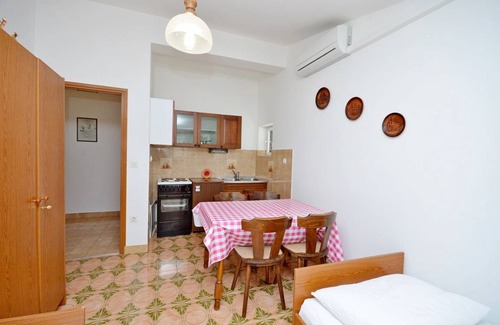 Jadrtovac Apartment | 40 m² Apartment ∙ 1 bedroom ∙ 4 guests