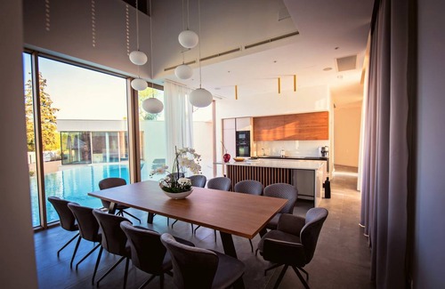 Zmijavci Villa | 400 m² Villa ∙ 5 bedrooms ∙ 12 guests