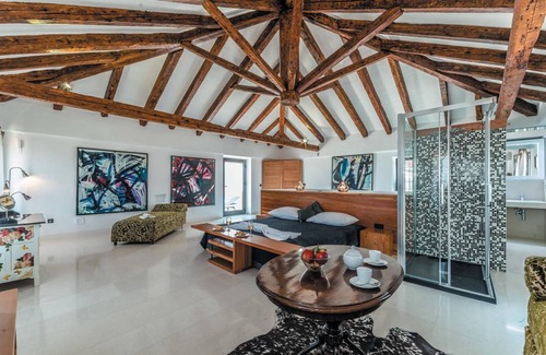 Tkon House | 421 m² House ∙ 9 bedrooms ∙ 18 guests