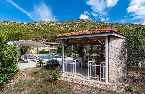 Kremena House | 480 m² House ∙ 4 bedrooms ∙ 8 guests