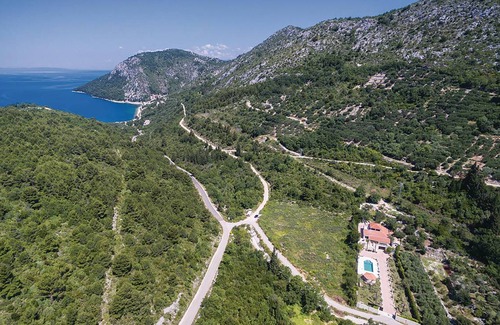 Kremena House | 480 m² House ∙ 4 bedrooms ∙ 8 guests