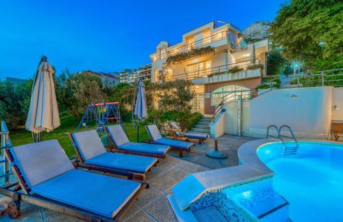 Moca Villa | 5 bedroom family villa in Makarska, heated pool and jacuzzi