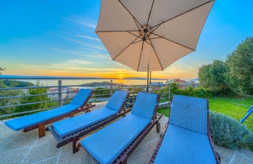 Moca Villa | 5 bedroom family villa in Makarska, heated pool and jacuzzi