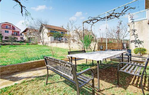 Raslina Apartment | 5 Bedroom Lovely Apartment In Raslina