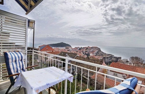 Pile Apartment | 56 m² Apartment ∙ 1 bedroom ∙ 2 guests