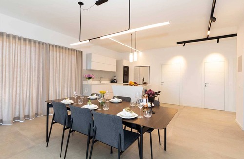 Skrip Villa | 5BR/5BA Sanctuary for 10 with Heated Pool, Waterfall, and jaccuzzi