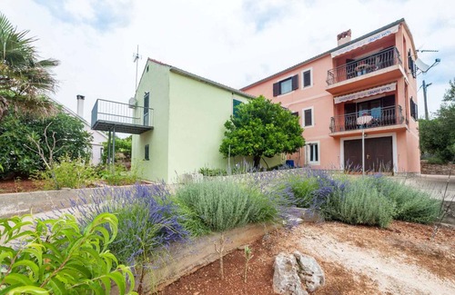 Bozava Apartment | 60 m² Apartment ∙ 2 bedrooms ∙ 6 guests