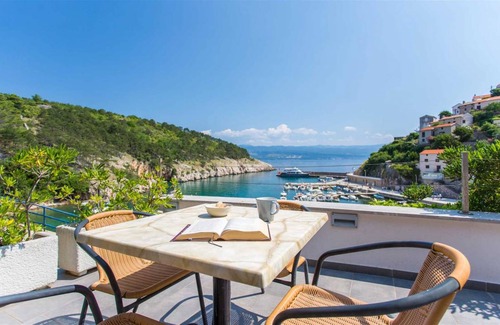 Vrbnik Apartment | 66 m² Apartment ∙ 2 bedrooms ∙ 4 guests