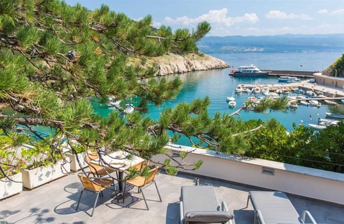 Vrbnik Apartment | 66 m² Apartment ∙ 2 bedrooms ∙ 4 guests