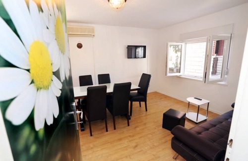 Trogir Apartment | 68 m² Apartment ∙ 2 bedrooms ∙ 5 guests