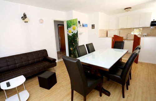 Trogir Apartment | 68 m² Apartment ∙ 2 bedrooms ∙ 5 guests