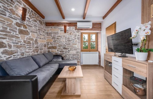 Zminj House | 75 m² House ∙ 2 bedrooms ∙ 6 guests