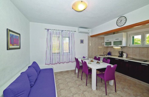 Trogir Apartment | 76 m² Apartment ∙ 3 bedrooms ∙ 5 guests