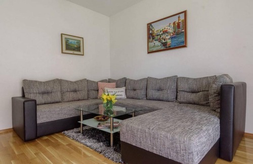 Kastel Novi Apartment | 76 m² Apartment ∙ 2 bedrooms ∙ 5 guests