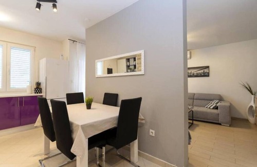 Obrovac Apartment | 78 m² Apartment ∙ 2 bedrooms ∙ 4 guests