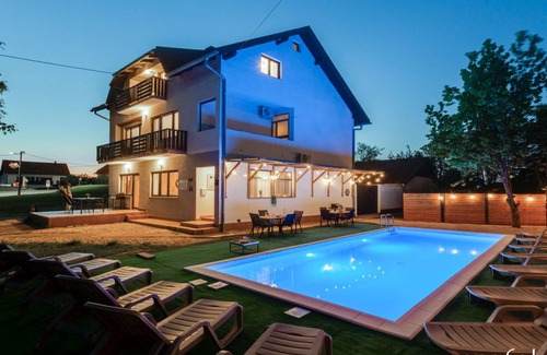 Dreznik Grad Apartment | 80 m² Apartment ∙ 2 bedrooms ∙ 6 guests