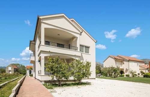 Opuzen Apartment | 80 m² Apartment ∙ 3 bedrooms ∙ 6 guests