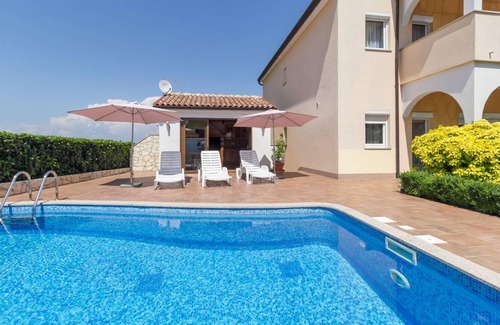 Kastel House | 80 m² House ∙ 3 bedrooms ∙ 4 guests