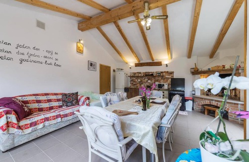 Kostrcani House | 81 m² House ∙ 2 bedrooms ∙ 6 guests