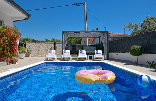 Kastel Novi House | 85 m² House ∙ 2 bedrooms ∙ 4 guests
