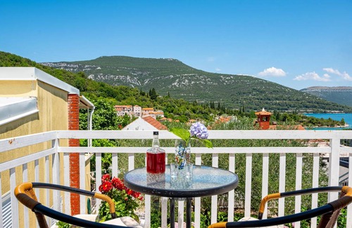 Hodilje House | 91 m² House ∙ 3 bedrooms ∙ 6 guests