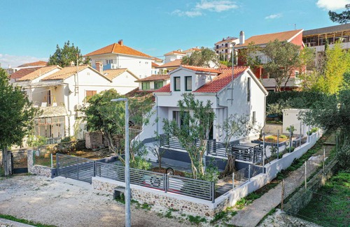 Okrug Gornji House | 92 m² House ∙ 2 bedrooms ∙ 6 guests