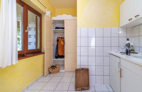 Trogir Apartment | A1 – studio apartment with terrace and garden, 3 min walk to the beach