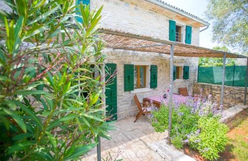 Selina Apartment | Abortolami with Pool and Garden