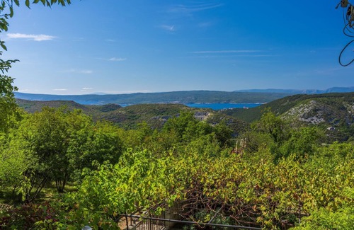 Vinodolska opcina Apartment | Affordable studio flat with private barbecue, private car park not far from the sea